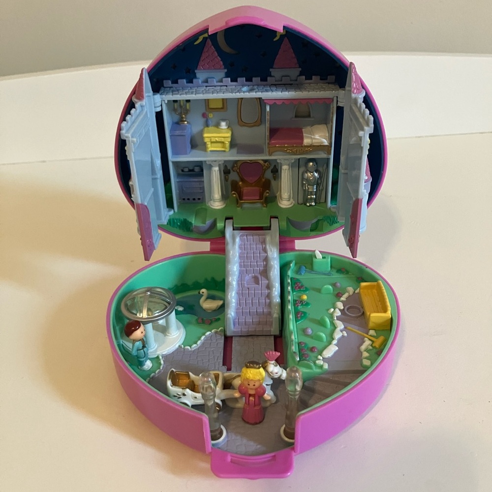Vintage 1992 Bluebird Polly pocket starlight castle 100% with working lights!